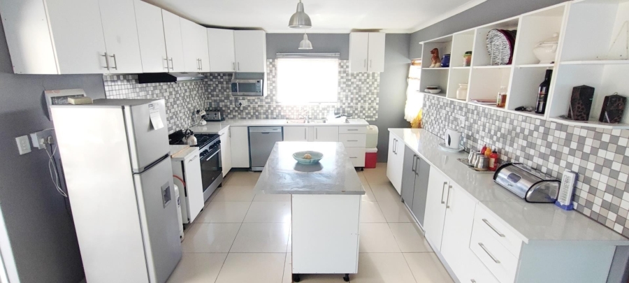 5 Bedroom Property for Sale in Franskraal Western Cape